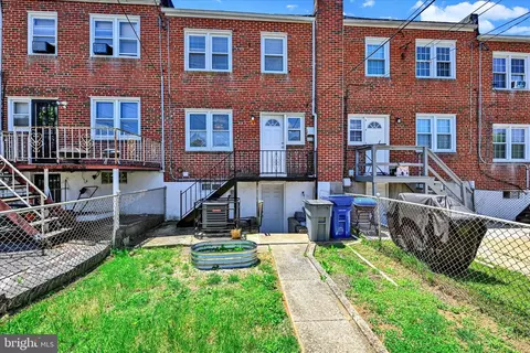 Exterior - 1127 Wicklow Rd, Baltimore, MD 21229 photo 3 of 5