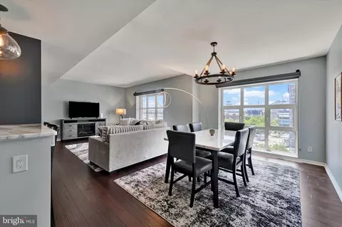 Dining - 250 President St #306, Baltimore, MD 21202 photo 1 of 3