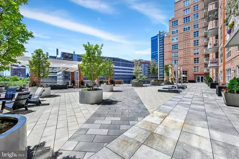 Exterior - 250 President St #306, Baltimore, MD 21202 photo 1 of 5