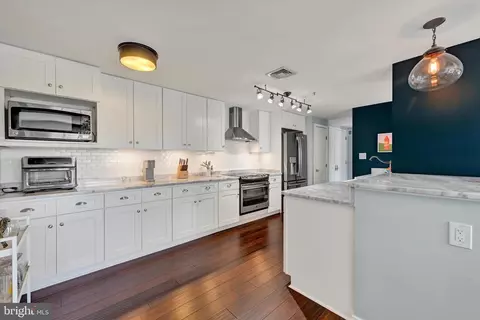 Kitchen - 250 President St #306, Baltimore, MD 21202 photo 3 of 6