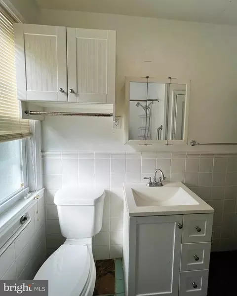 Bath - 3705 Bancroft Rd, Baltimore, MD 21215 photo 2 of 6