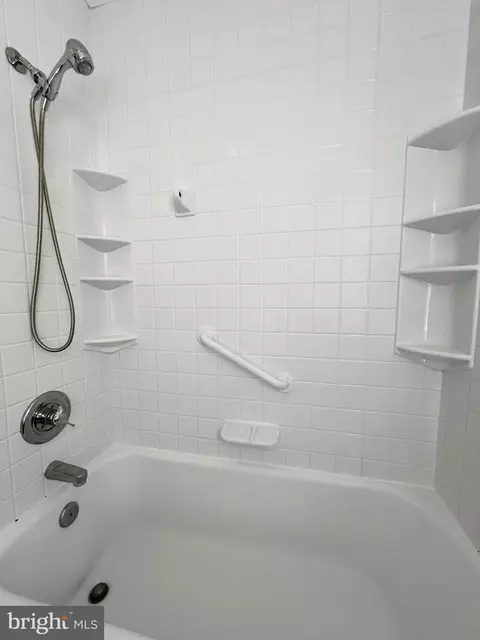 Bath - 3705 Bancroft Rd, Baltimore, MD 21215 photo 3 of 6