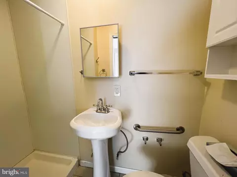 Bath - 3705 Bancroft Rd, Baltimore, MD 21215 photo 4 of 6