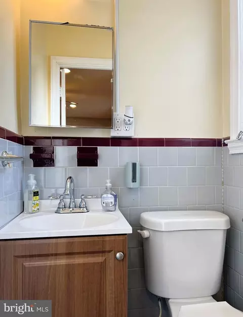 Bath - 3705 Bancroft Rd, Baltimore, MD 21215 photo 5 of 6
