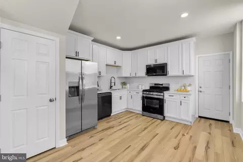 Entry Way - 3111 Foster Ave, Baltimore, MD 21224 photo 2 of 3