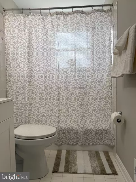 Bath - 2908 Mallview Rd, Baltimore, MD 21230 photo 2 of 2