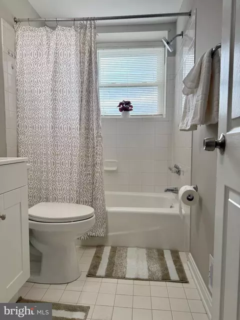 Bath - 2908 Mallview Rd, Baltimore, MD 21230 photo 1 of 2