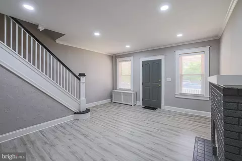 Living - 2117 Park Ave, Baltimore, MD 21217 photo 6 of 7