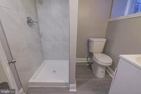 Bath - 2117 Park Ave, Baltimore, MD 21217 photo 1 of 4