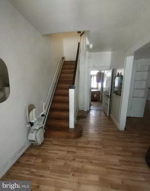 Entry Way - 11 S Wickham Rd, Baltimore, MD 21229 photo 1 of 15