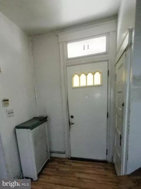 Entry Way - 11 S Wickham Rd, Baltimore, MD 21229 photo 1 of 17