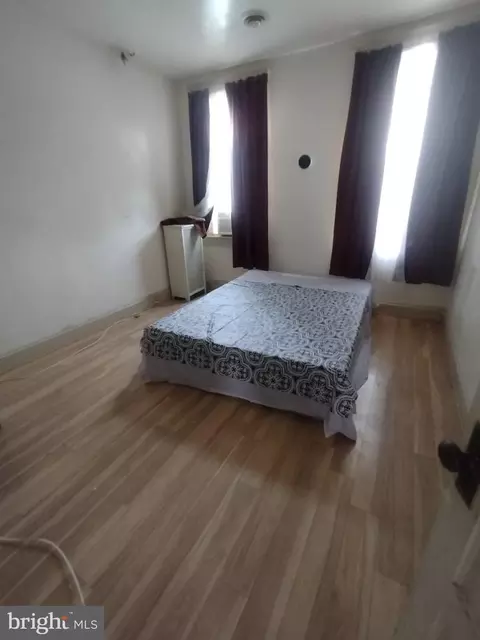 Bedroom - 11 S Wickham Rd, Baltimore, MD 21229 photo 2 of 2