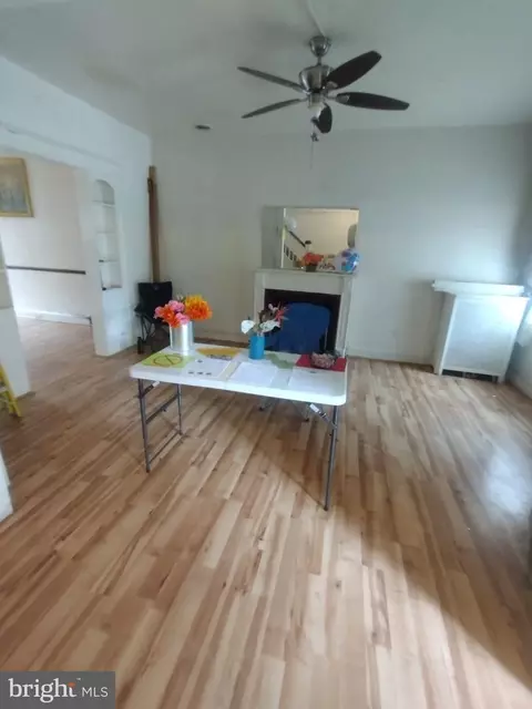 Entry Way - 11 S Wickham Rd, Baltimore, MD 21229 photo 14 of 15