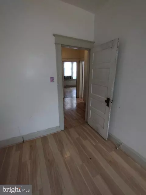 Entry Way - 11 S Wickham Rd, Baltimore, MD 21229 photo 8 of 15