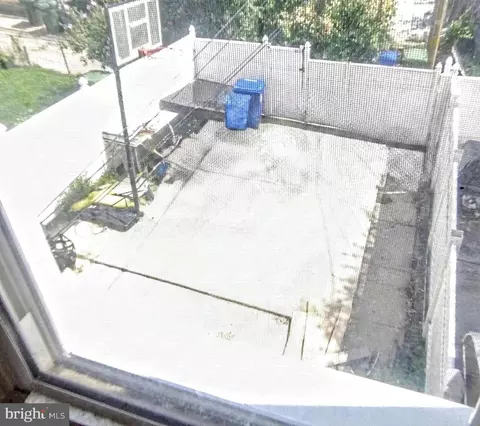 Exterior - 11 S Wickham Rd, Baltimore, MD 21229 photo 2 of 3