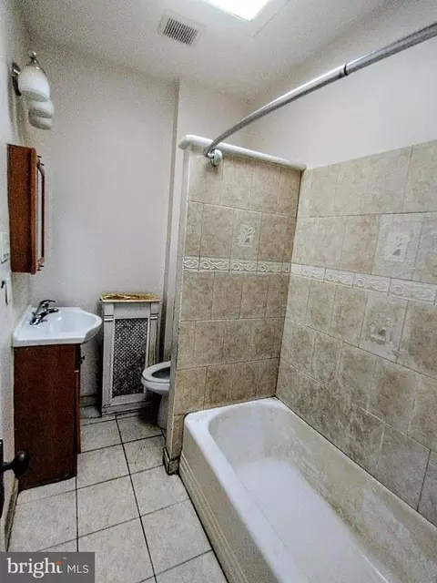 Bath - 11 S Wickham Rd, Baltimore, MD 21229 photo 1 of 1
