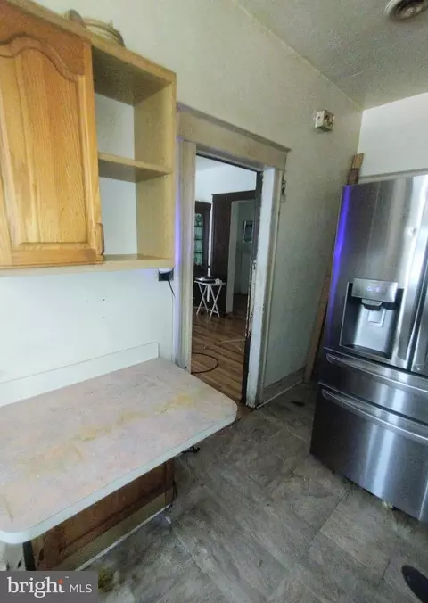 Entry Way - 11 S Wickham Rd, Baltimore, MD 21229 photo 6 of 17