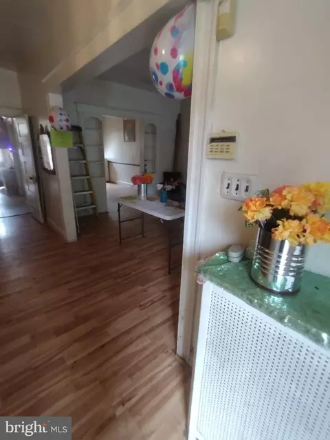 Entry Way - 11 S Wickham Rd, Baltimore, MD 21229 photo 15 of 15
