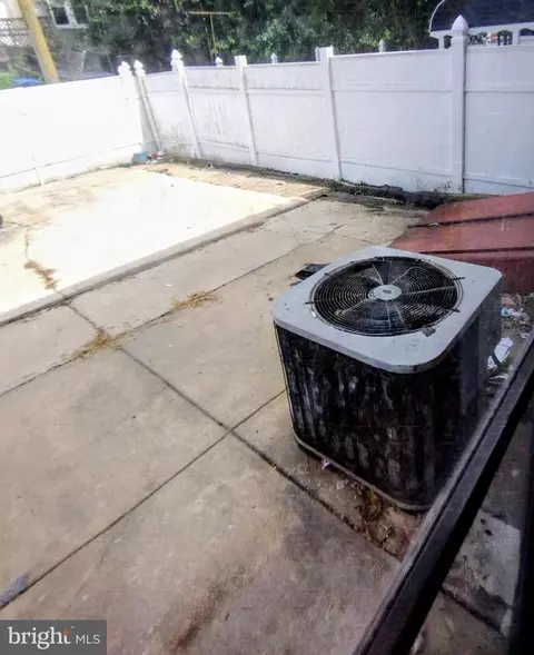 Exterior - 11 S Wickham Rd, Baltimore, MD 21229 photo 3 of 3