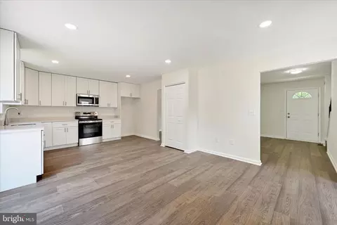 Entry Way - 5516 Ritter Ave, Baltimore, MD 21206 photo 2 of 4
