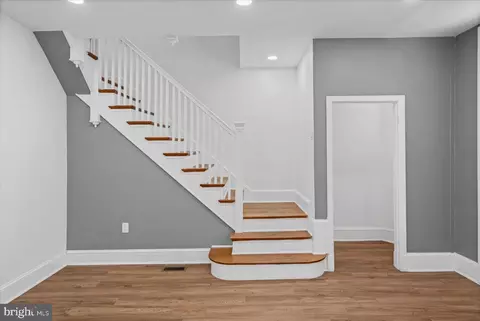 Entry Way - 7 York Ct, Baltimore, MD 21218 photo 2 of 8