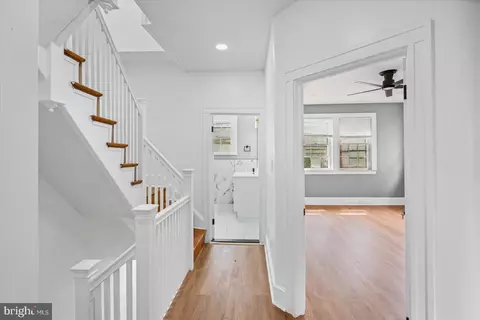 Entry Way - 7 York Ct, Baltimore, MD 21218 photo 4 of 8
