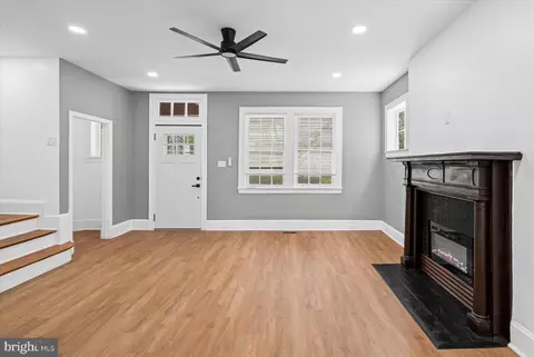 Living - 7 York Ct, Baltimore, MD 21218 photo 3 of 3