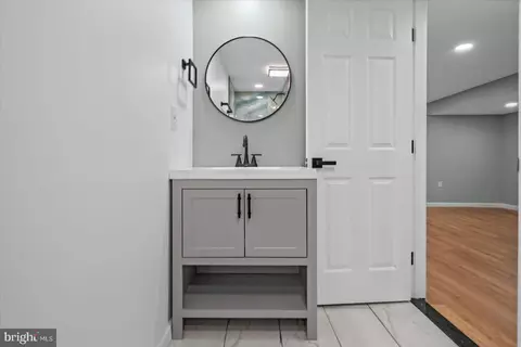 Entry Way - 7 York Ct, Baltimore, MD 21218 photo 8 of 8
