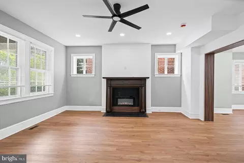 Living - 7 York Ct, Baltimore, MD 21218 photo 2 of 3