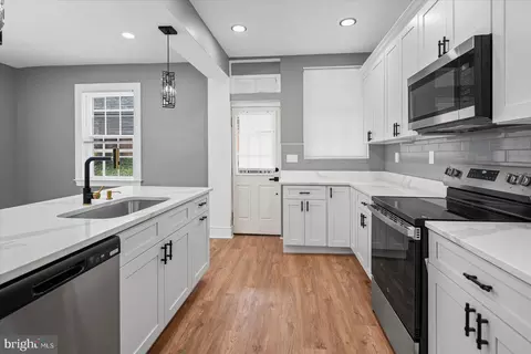 Kitchen - 7 York Ct, Baltimore, MD 21218 photo 3 of 4