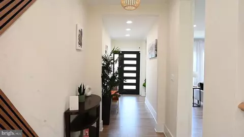 Entry Way - 2918 E Cold Spring Ln, Baltimore, MD 21214 photo 9 of 18