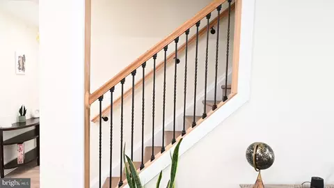 Entry Way - 2918 E Cold Spring Ln, Baltimore, MD 21214 photo 10 of 18