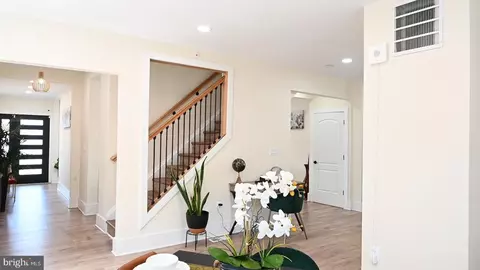 Entry Way - 2918 E Cold Spring Ln, Baltimore, MD 21214 photo 11 of 18