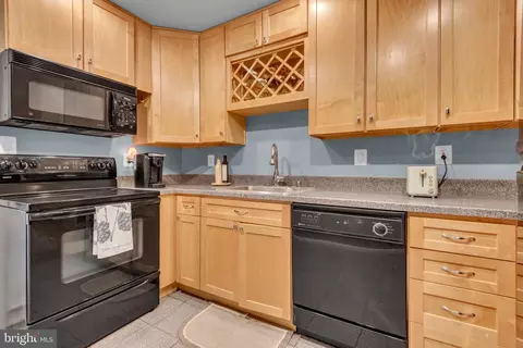 Kitchen - 923 S Decker Ave, Baltimore, MD 21224 photo 1 of 3