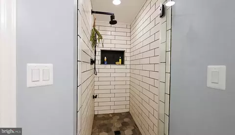 Bath - 923 S Decker Ave, Baltimore, MD 21224 photo 4 of 5