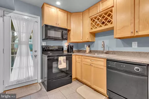 Kitchen - 923 S Decker Ave, Baltimore, MD 21224 photo 2 of 3