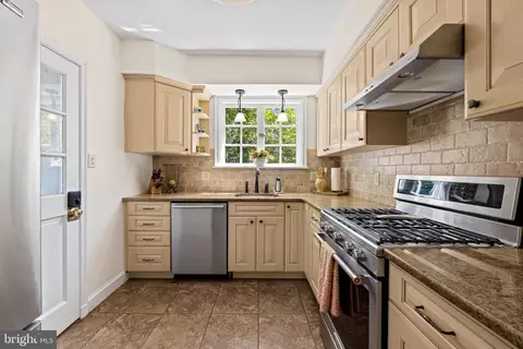 330 Broadmoor Rd, Baltimore, MD 21212 photo 9