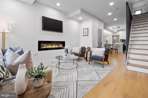 Entry Way - 3306 E Lombard St, Baltimore, MD 21224 photo 2 of 4
