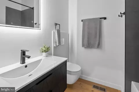 Bath - 3306 E Lombard St, Baltimore, MD 21224 photo 3 of 7