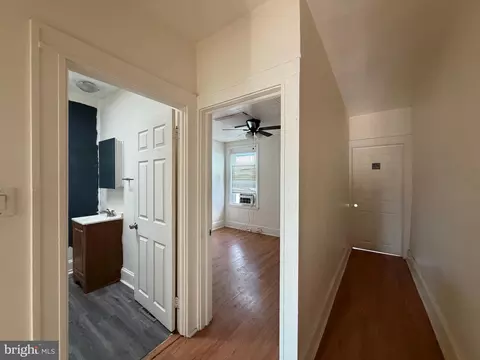 Entry Way - 4128 Eierman Ave, Baltimore, MD 21206 photo 4 of 6