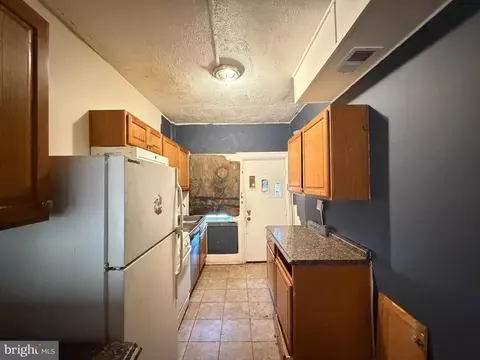 Entry Way - 4128 Eierman Ave, Baltimore, MD 21206 photo 1 of 6