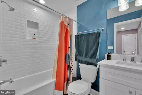 Bath - 624 W 33rd St, Baltimore, MD 21211 photo 2 of 2