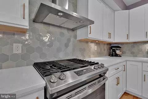 Kitchen - 624 W 33rd St, Baltimore, MD 21211 photo 4 of 6