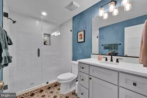 Bath - 624 W 33rd St, Baltimore, MD 21211 photo 1 of 2
