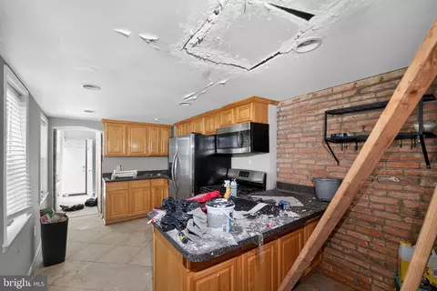 Entry Way - 1927 E Baltimore St, Baltimore, MD 21231 photo 4 of 9