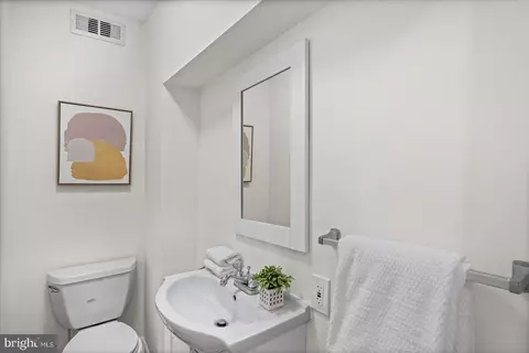 Bath - 1504 William St, Baltimore, MD 21230 photo 1 of 4