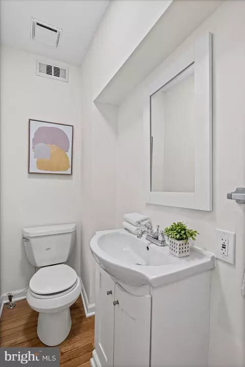 Bath - 1504 William St, Baltimore, MD 21230 photo 2 of 4