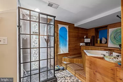 Bath - 1210 Eutaw Pl, Baltimore, MD 21217 photo 6 of 8