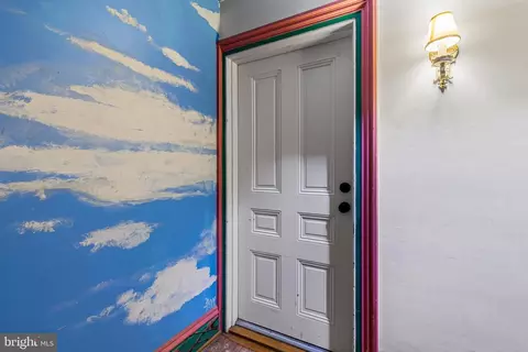 Entry Way - 1210 Eutaw Pl, Baltimore, MD 21217 photo 5 of 9