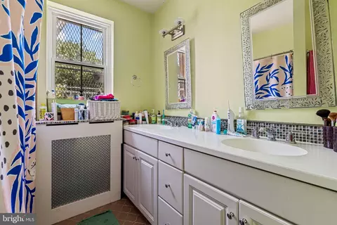 Bath - 1210 Eutaw Pl, Baltimore, MD 21217 photo 2 of 8